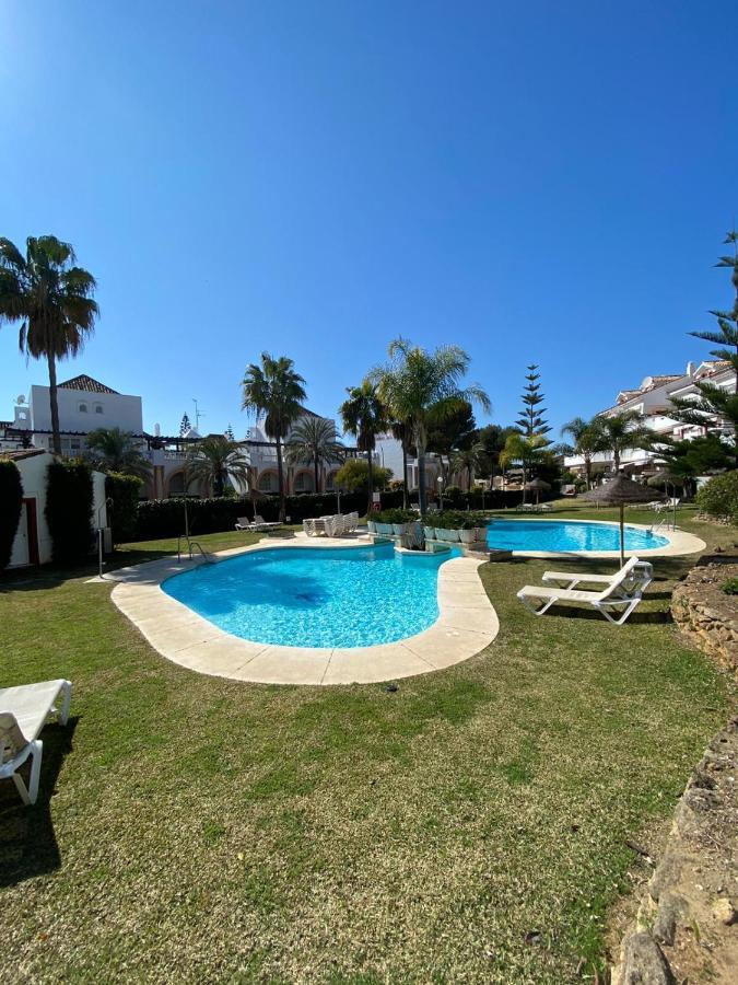 Luxury Beach Side Apartment In Marbella Playa Екстериор снимка