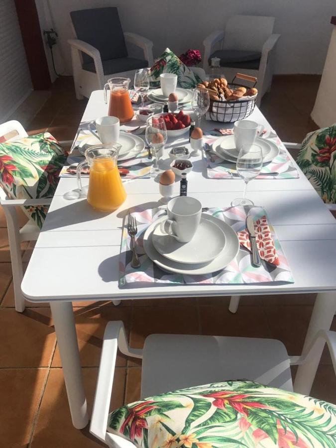Luxury Beach Side Apartment In Marbella Playa Екстериор снимка