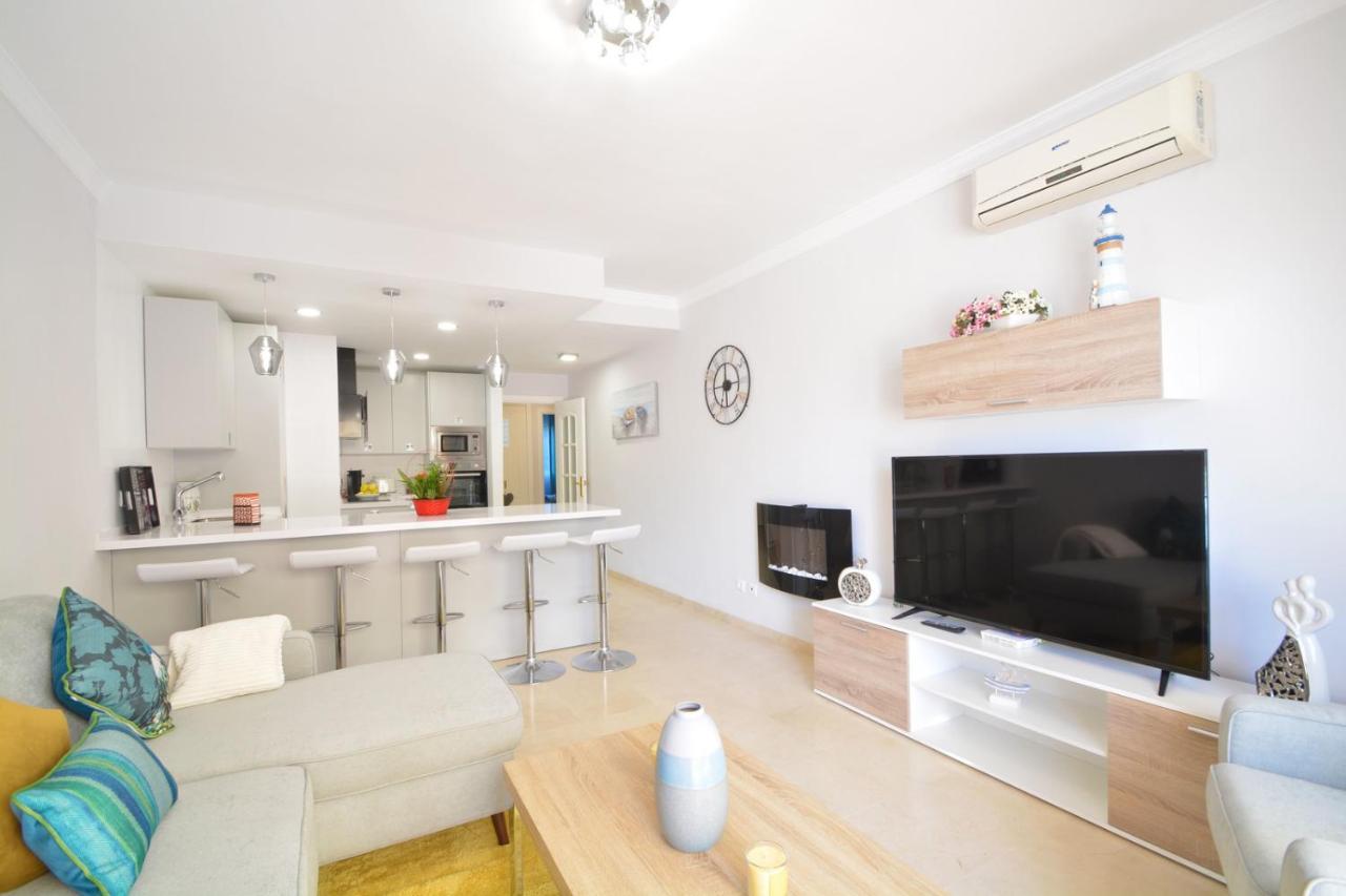 Luxury Beach Side Apartment In Marbella Playa Екстериор снимка
