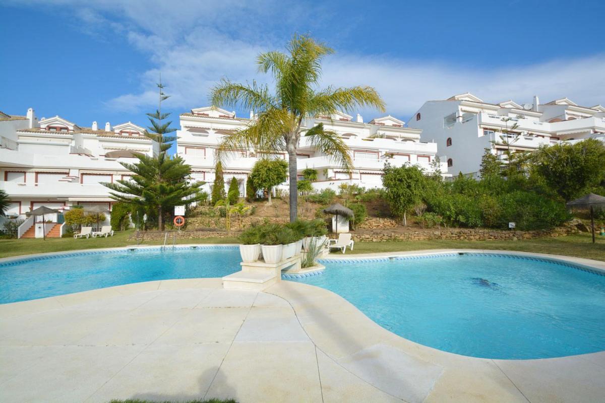 Luxury Beach Side Apartment In Marbella Playa Екстериор снимка