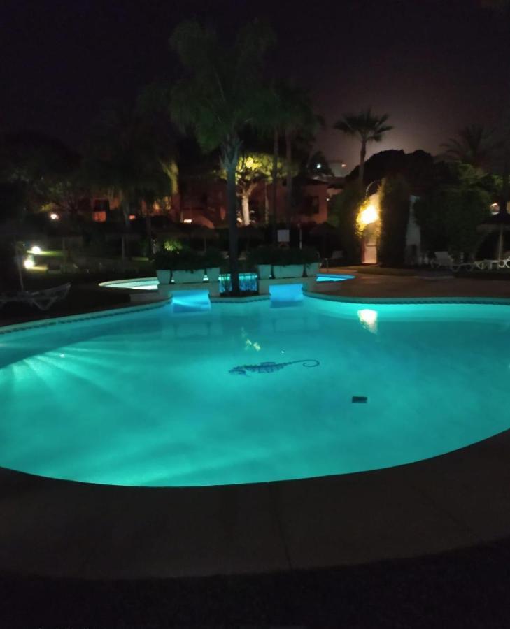 Luxury Beach Side Apartment In Marbella Playa Екстериор снимка