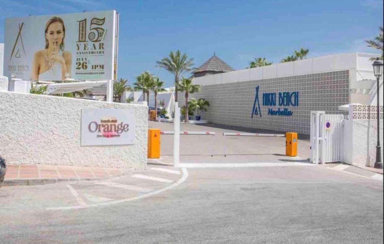 Luxury Beach Side Apartment In Marbella Playa Екстериор снимка