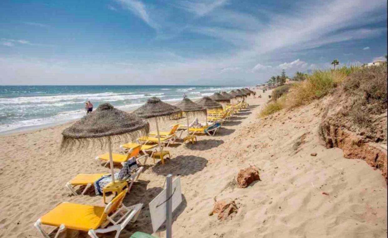 Luxury Beach Side Apartment In Marbella Playa Екстериор снимка
